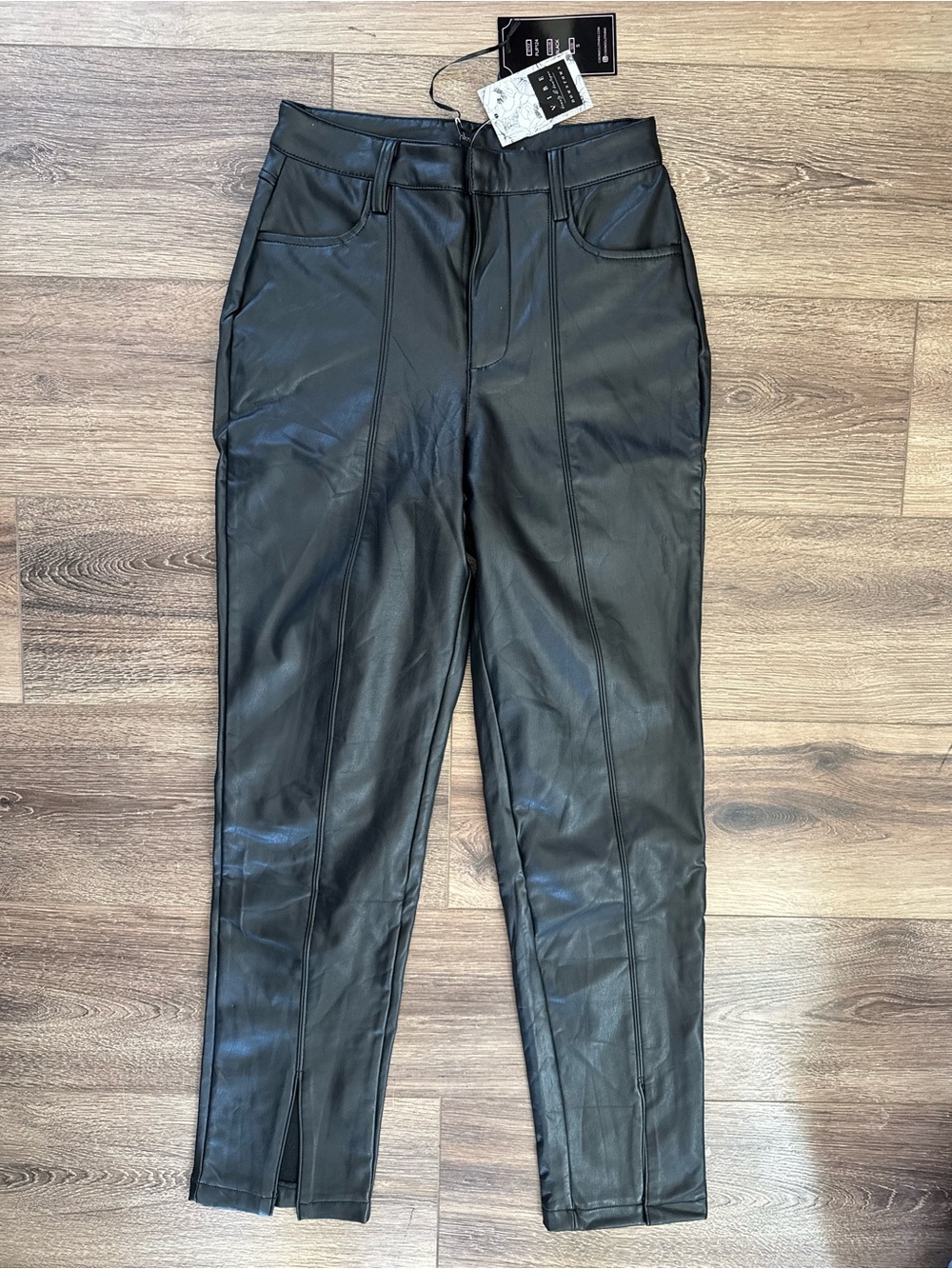 ⭐️NWT⭐️ Ci Sono Faux Leather Split Hem Pants, Black